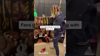 A FAN GIFTS LIL DURK A RUG WITH KING VON ON IT #shorts