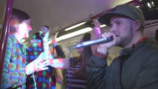 Лондонские музыканты устроили вечеринку прямо в метро. Полиции это не понравилось [All Rap News]