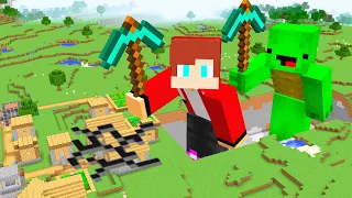 JJ AND MIKEY are BECOMING BIGGER AND BIGGER AND ATTACKING THE VILLAGE IN MINECRAFT ! Mikey and JJ.