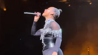 Alicia Keys - Un-thinkable (I'm Ready) - live in Cologne - (Köln Front of Stage)