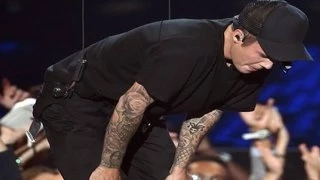 MTV VMAs 2015 – Justin Bieber “What Do You Mean” Emotional Performance at MTV VMAs 2015