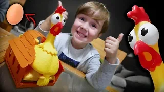 THE HEN THAT LAY EGGS!! Toys for Kids - Christmas Games for Children