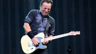 15. Intro To 'Born To Run' (Bruce Springsteen - Live In Coventry 6-20-2013)