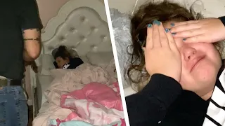 La bambina si sveglia e trova qualcosa nel suo letto. La sua reazione è emozionante!