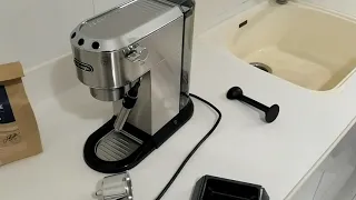 Эспрессо машина Delonghi Dedica Style EC685 coffee machine