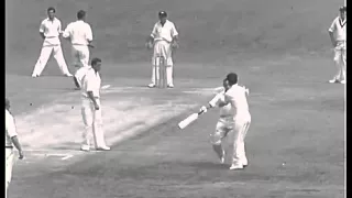 Richie Benaud Bowling - 1958 - 1963 - 47 Test Wickets