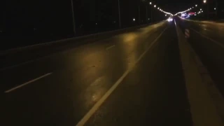 Звук двух BMW M5 e60 V10 на скорости 330 km/ч в дождь