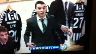 st mirren player celebrates sooper hoopers goa!