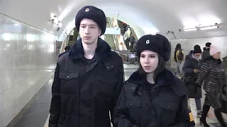 Курсанты Колледжа полиции, сотрудники УВД на Московском метрополитене и медики помогли женщине