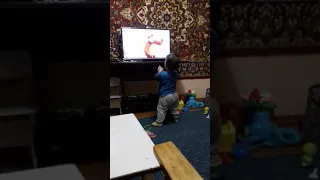 Реакция ребёнка на мультфильм "Маша и Медведь"