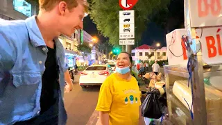 Northern Vietnamese lady in Saigon treats me like her son when I speak her language 🇻🇳
