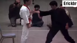 Golpe de una pulgada de Bruce lee