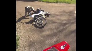 La 1ère est en bas, tout l'reste en haut, Honda 125 NX