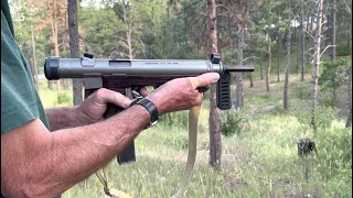捷克CZ25系列冲锋枪，自带弹匣装弹器，虽没有多先进，但却很巧妙
