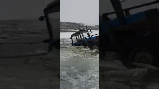 Долбо...бы проваливаются под лёд на автомобилях.