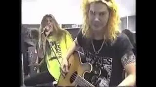 Guns N' Roses playing with Skid Row, backstage