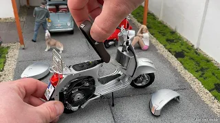 1:10 Vespa PX 125 - 70 years special edition, silver metallic - Schuco [Unboxing]