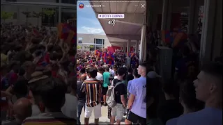 Robert Lewandowski Shows off his skills in front of Barca supporters in Camp Nou