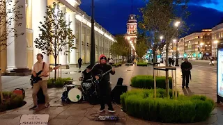 Grechka - "Люби меня люби", в исполнении уличных музыкантов на Невском проспекте в Санкт-Петербурге