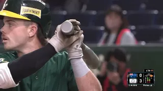 Japanese crowd cheers for Team Australia at Tokyo Dome, Chris Burke responds with an RBI double