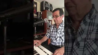 Jorge canta y toca el órgano (miénteme)
