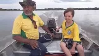 PRIMEIRA AULA DE PILOTAGEM EM BARCO COM MOTOR DE POPA !