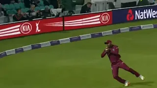 unbelievable ! chris Gayle takes a one handed catch