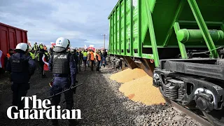 Polish farmers dump Ukrainian grain as dispute with Kyiv deepens