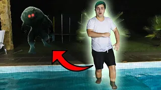 PASSAMOS A NOITE NA PISCINA E OLHA OQUE ACONTECEU ! - Desafio Família Maloucos