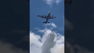 Hercules C-130 descargando sus 15.000 litros de agua en el Incendio Forestal de Tierra Del Fuego