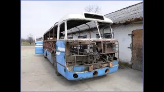 Ikarus 55 - Teil 2   In der Hühnerfarm (ehemals, Csirkefarm) wurde der Bus komplett restauriert
