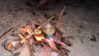 PEIXE FRITO E ACAMPAMENTO NO MEIO DA SELVA AMAZÔNICA