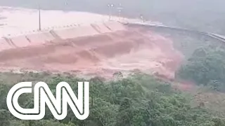 Veja momento em que barragem transborda em Minas Gerais | EXPRESSO CNN