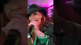 GUCCI FILMS 🎥 LEGENDARY SINGER(FAITH EVANS) AT THA MIX CHAMPAIGN LOUNGE IN ONTARIO CALI-FOR-NI-A