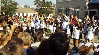 Вибуховий танець 11 класу на Перше вересня
