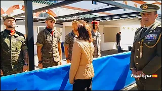 Honorable Gesto de la Ministra de Defensa con los Militares allí Presentes.