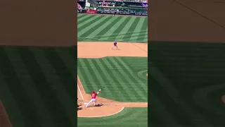 Ohtani SPEED gets single on routine ground ball