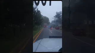 lo agarro la lluvia al amigo ludvin cuando se dirigía a Chimaltenango