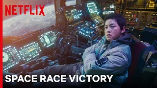 Full Speed Ahead 🚀  Spaceship Victory Crew Shows Off in Space | Space Sweepers | Netflix