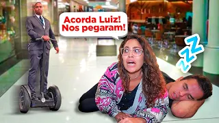 PASSAMOS A NOITE NO SHOPPING E ISSO ACONTECEU! - (O SEGURANÇA NOS PEGOU)