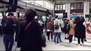 Cast of the lion king singing in the open air