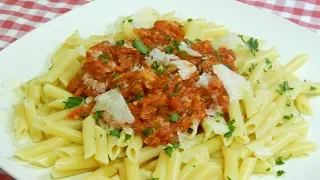 Receta fácil de macarrones con salsa de tomate y atún