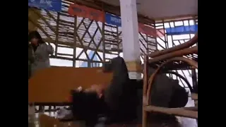 Честь и ярость 2(1993)-драка в баре,Майкл(Ричард Нортон) наказывает отморов за своего друга
