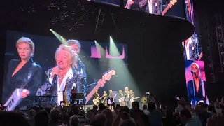 ROD STEWART 093022 opening song Las Vegas Addicted to Love