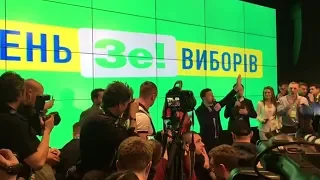 Exit polls: Comedian Volodymyr Zelenskiy wins first round of presidential election