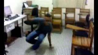 BBOY TUFKID ZOANDO NA HR DO TRABALHO.mp4