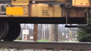 CSX meets a NS 28N with broken knuckle