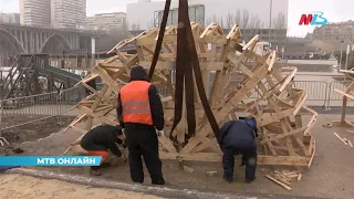 В пойме Царицы в Волгограде устанавливают 12-метровое чучело Масленицы