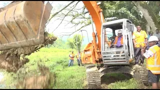 Fijian Prime Minister officiates at the Wainawaqa Village Bank Protection Projects