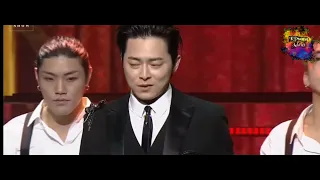 Jo Jung-Suk singing Feeling Good| Falling on stage